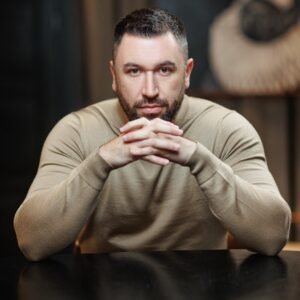 Monet® Travel Artists